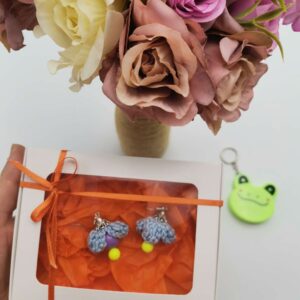 Cercei handmade cu flori crosetate