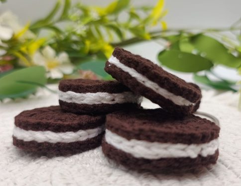 Breloc biscuite oreo croșetat - pe comandă