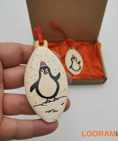 Ornamente pentru brad modelate si pictate manual cu pinguini
