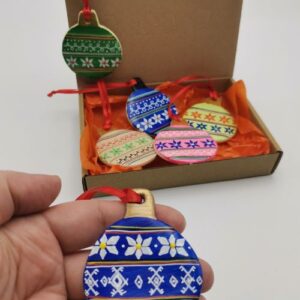 Set 6 ornamente multicolore pentru brad modelate si pictate manual