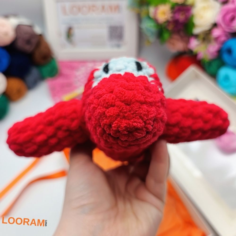 jucarie avion crosetata manual de culoare rosie (1)