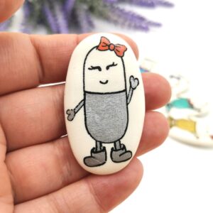 Brosa Pastila - Capsula - argintie - martisor handmade