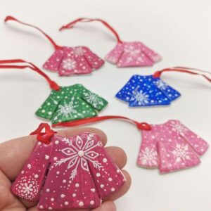 Set 6 ornamente pentru brad modelate si pictate manual